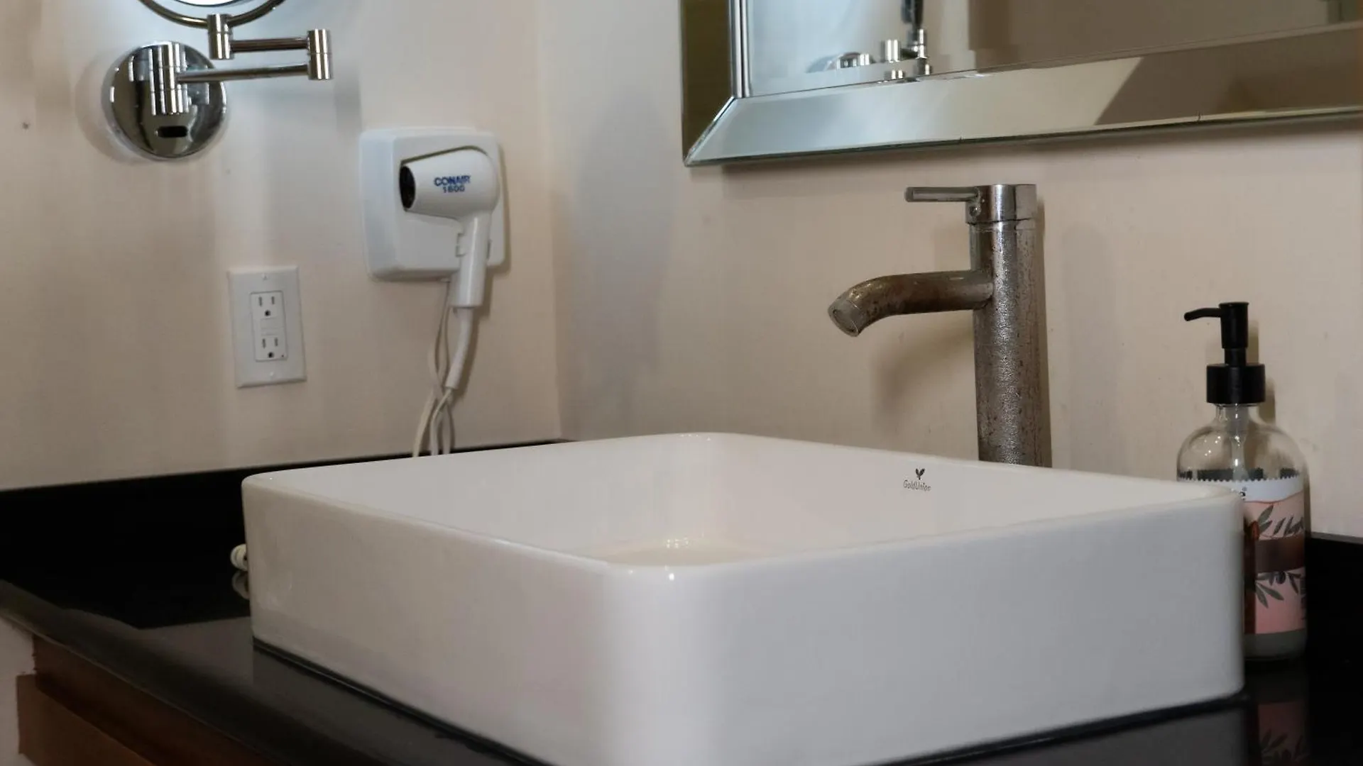 Infinity Suites Doble Room 102 Cancún